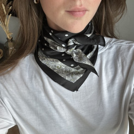 Foulard noir à pois