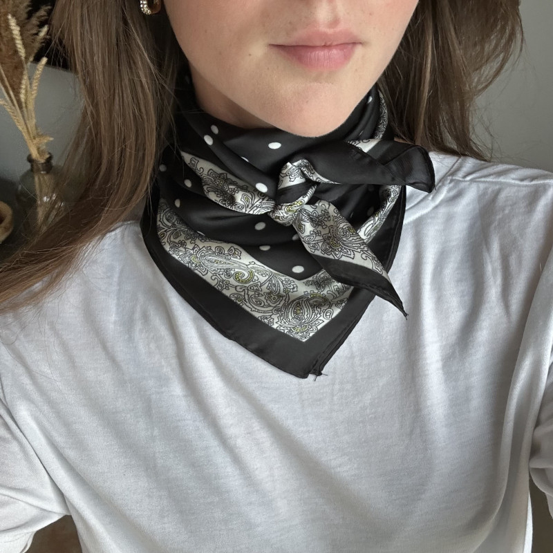 Foulard noir à pois