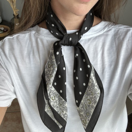 Foulard noir à pois